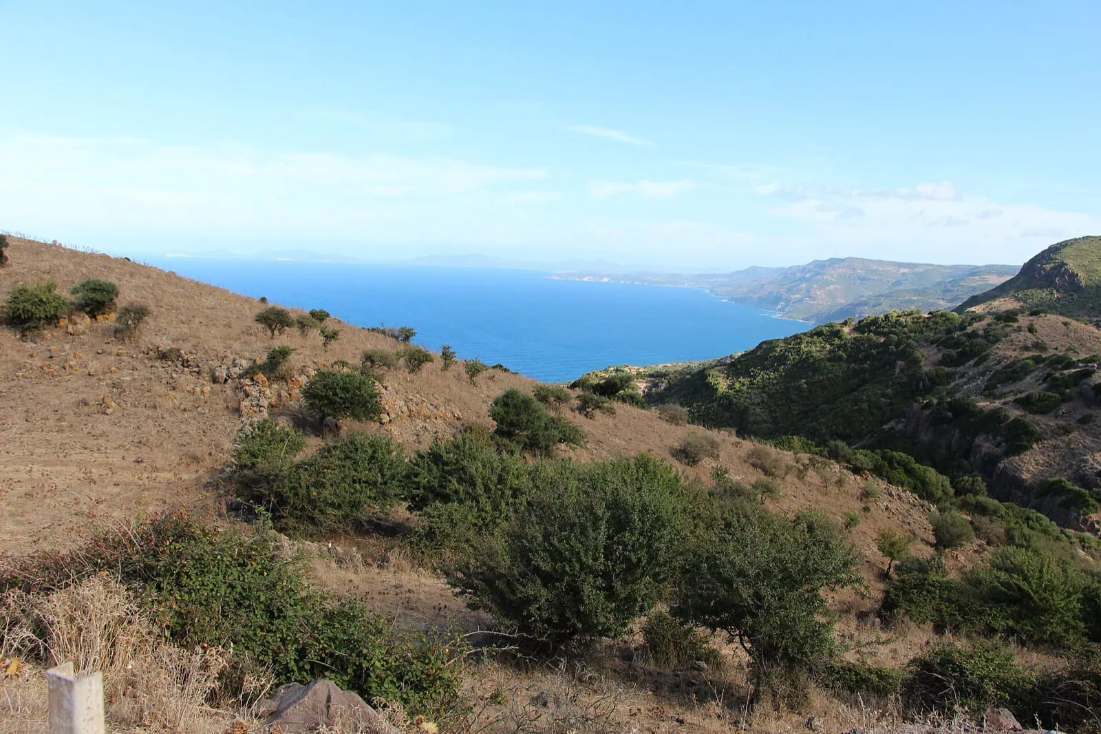 Noroeste de Cerdeña (Italia): 10 imprescindibles — La Pelosa, Bosa y Castelsardo 2026 8 La carretera costera panorámica entre Alghero y Bosa