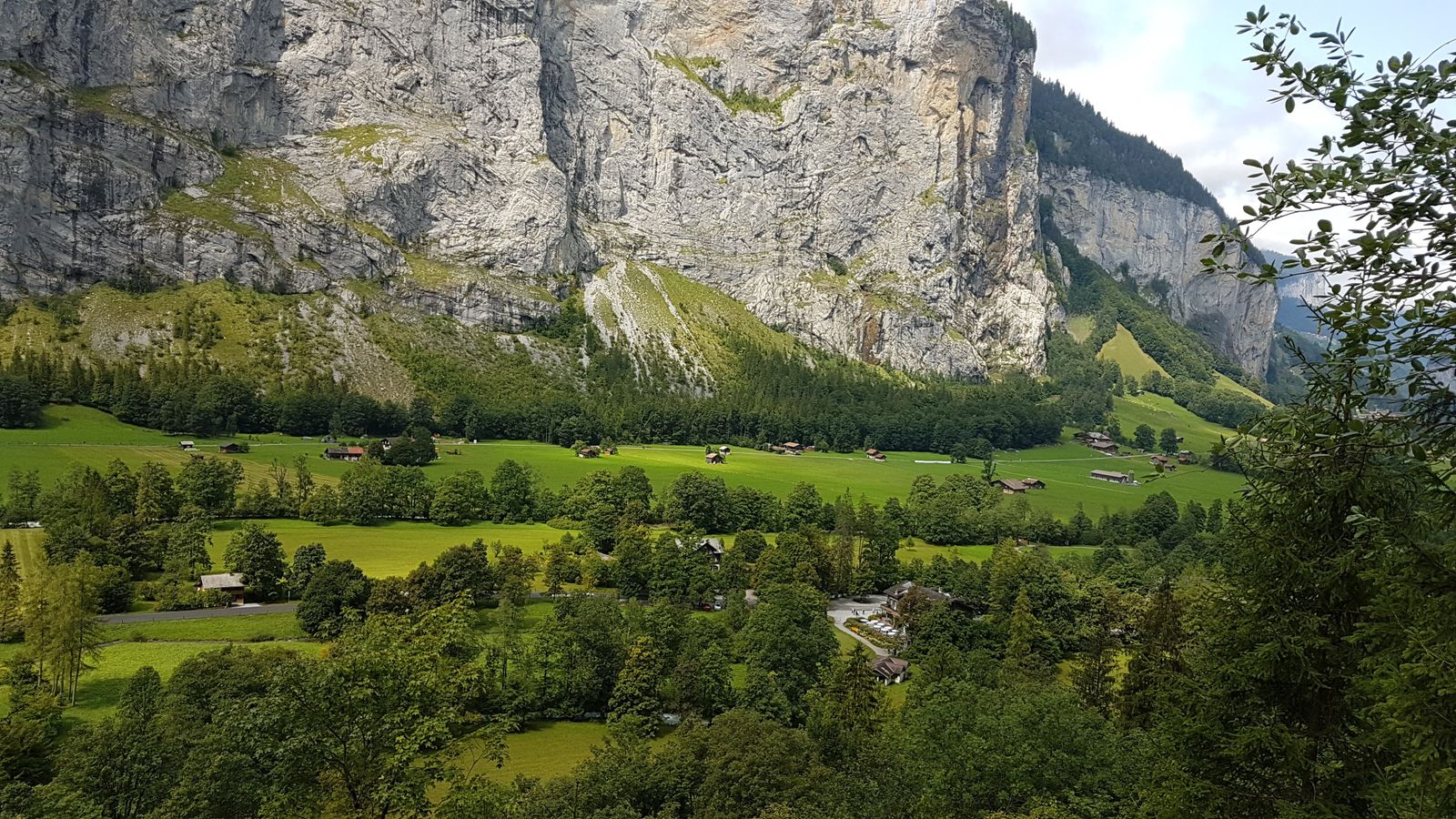 Lauterbrunnen: 12 tipů, co vidět v údolí 72 vodopádů 1 Shrnutí pro ty, kteří nemají čas číst celý článek