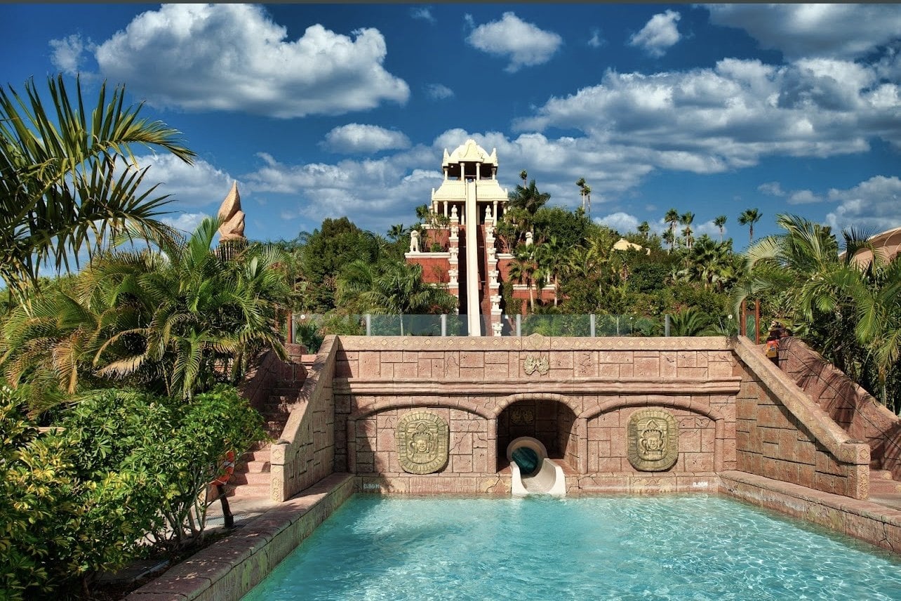 Cele mai bune parcuri acvatice și băi termale din Europa: 10 idei pentru 2026 5 Toboganul Tower of Power din Siam Park, Tenerife