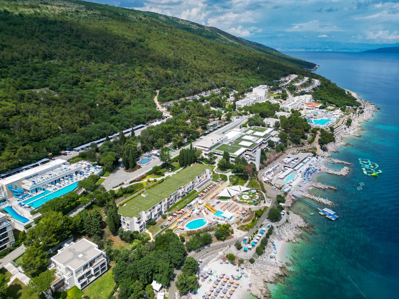 Šibenik, Chorvátsko: 12 tipov, čo vidieť a robiť v roku 2026 16 Pláž rezortu Solaris pri Šibeniku