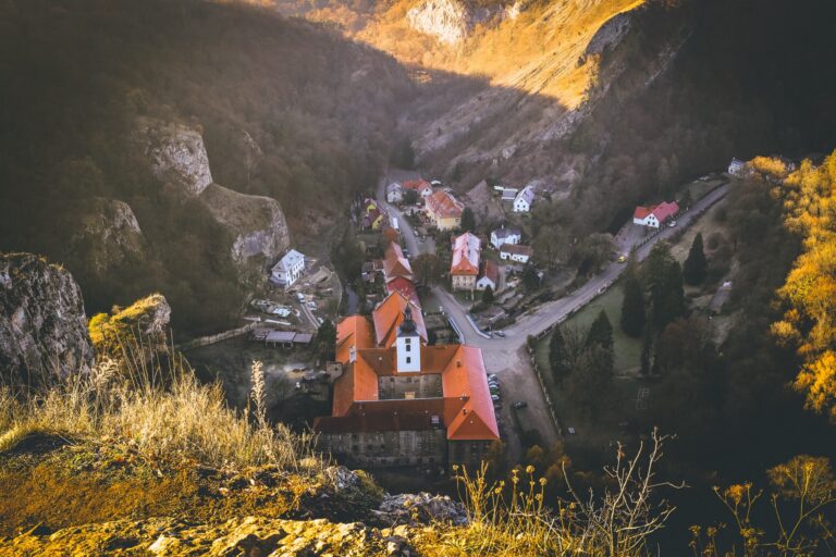 Tschechien: Ausflugstipps & Highlights 2026 6 Svatý Jan pod Skalou: 6 Ausflugstipps in den Böhmischen Karst 2026