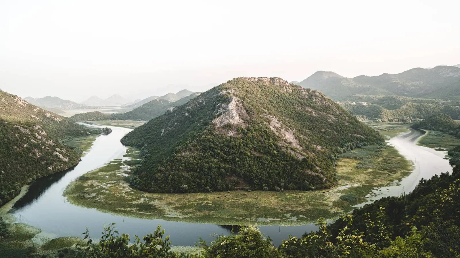 Shkodrai-tó Montenegró: 10 tipp a nemzeti parkhoz, pelikánokhoz és borászatokhoz 2026 2 Mikor érdemes elindulni a Shkodrai-tóhoz