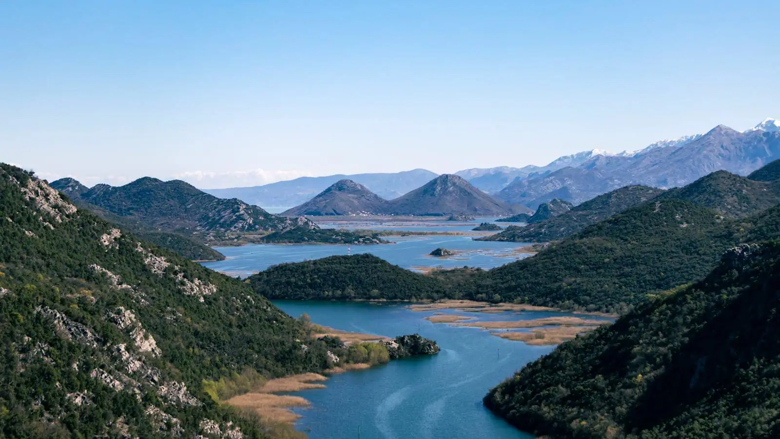 Shkodrai-tó Montenegró: 10 tipp a nemzeti parkhoz, pelikánokhoz és borászatokhoz 2026 7 Rijeka Crnojevića városka