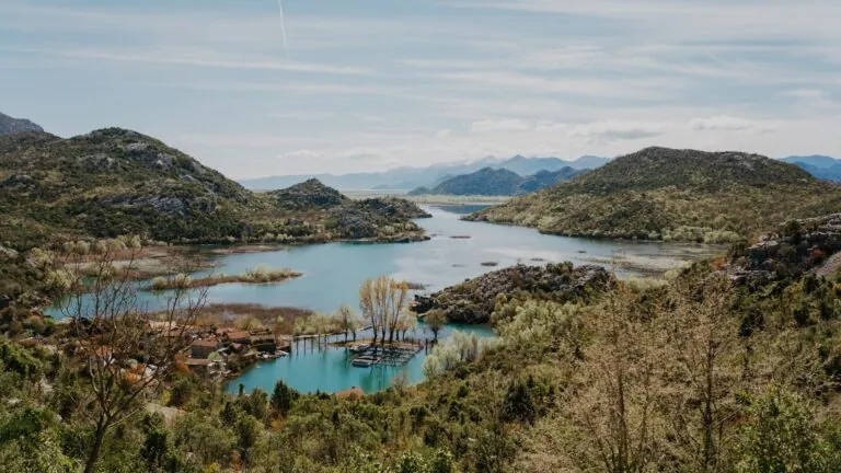 Montenegró: útikalauz, tippek és látnivalók 2026 6 Shkodrai-tó Montenegró: 10 tipp a nemzeti parkhoz, pelikánokhoz és borászatokhoz 2026