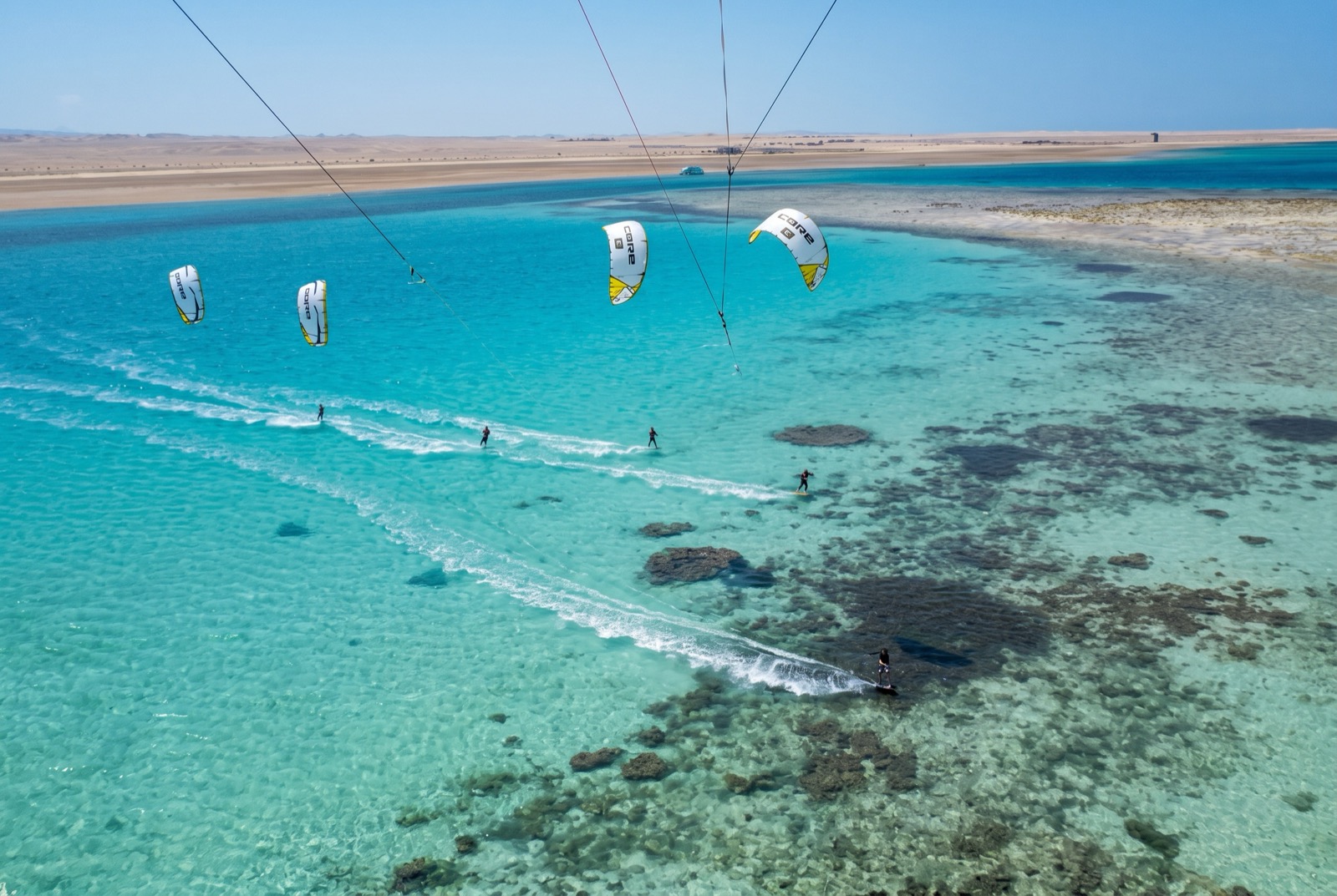 Kitesurfing v laguně Soma Bay v Egyptě