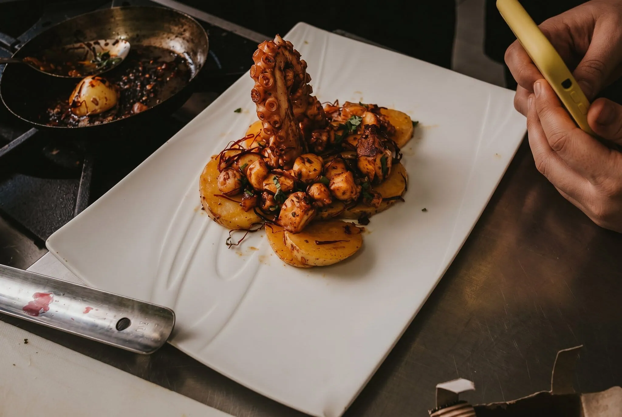 Španielske tapas: čo to je, ako ich jesť a 16 tipov, čo si objednať 11 Pulpo a la gallega – chobotnica po galícijsky