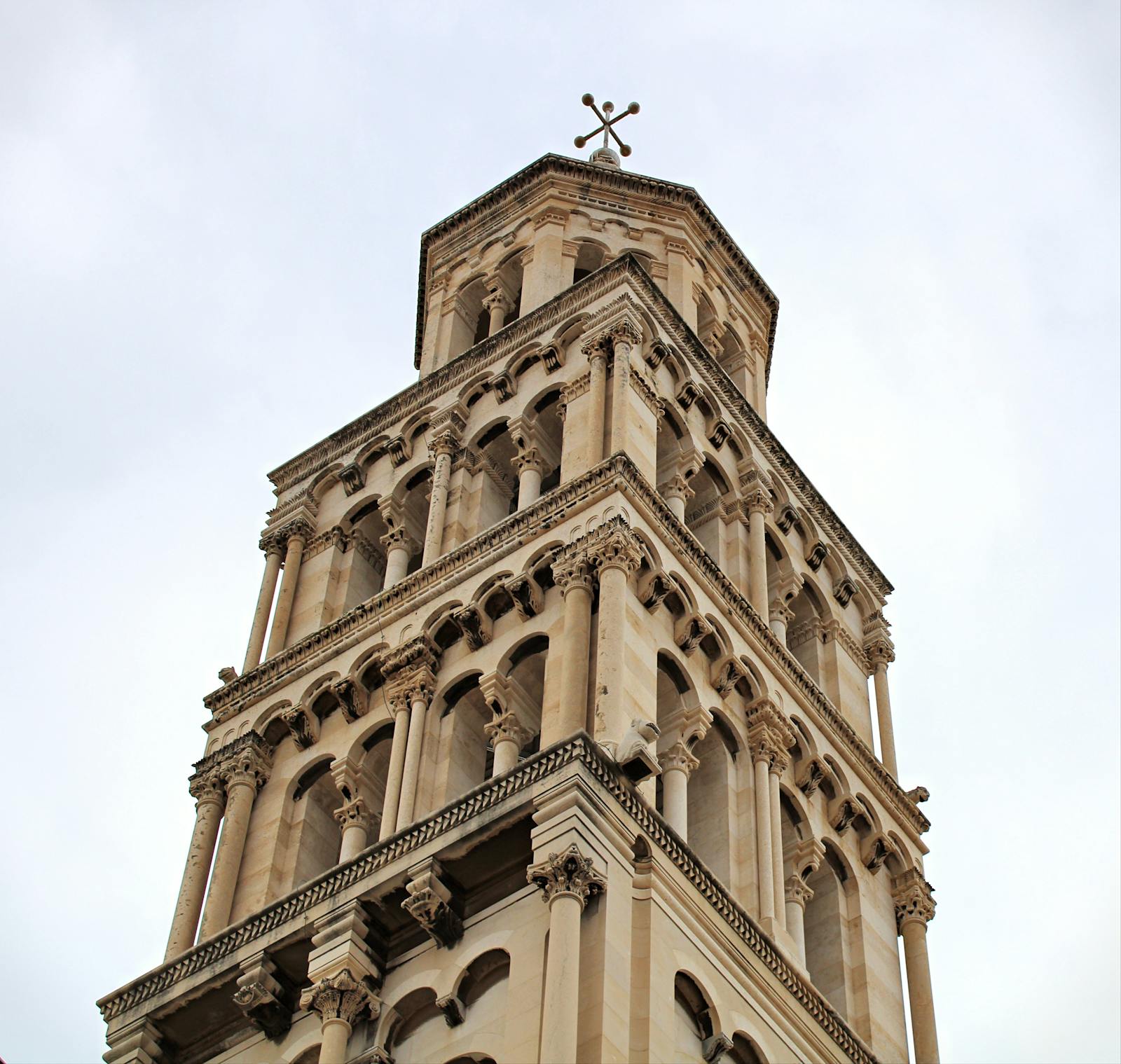 Katedrála sv. Domnia a zvonice ve Splitu