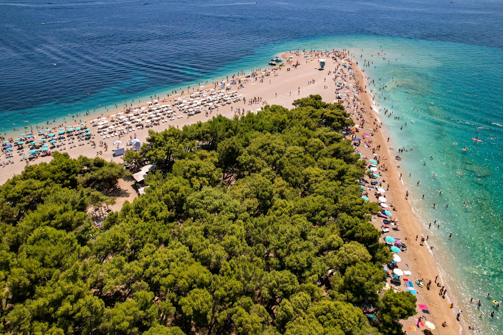 Pláž Zlatni Rat na ostrově Brač