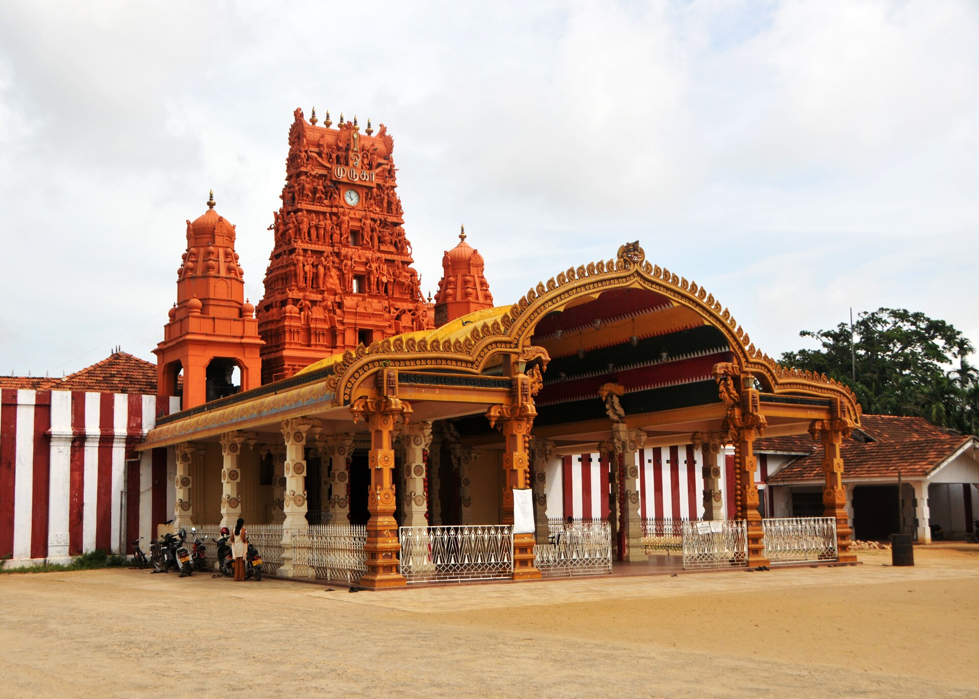 Sri Lanka Travel Guide: 21 Best Things to See in 2026 17 The Nallur Kandaswamy Hindu temple in Jaffna