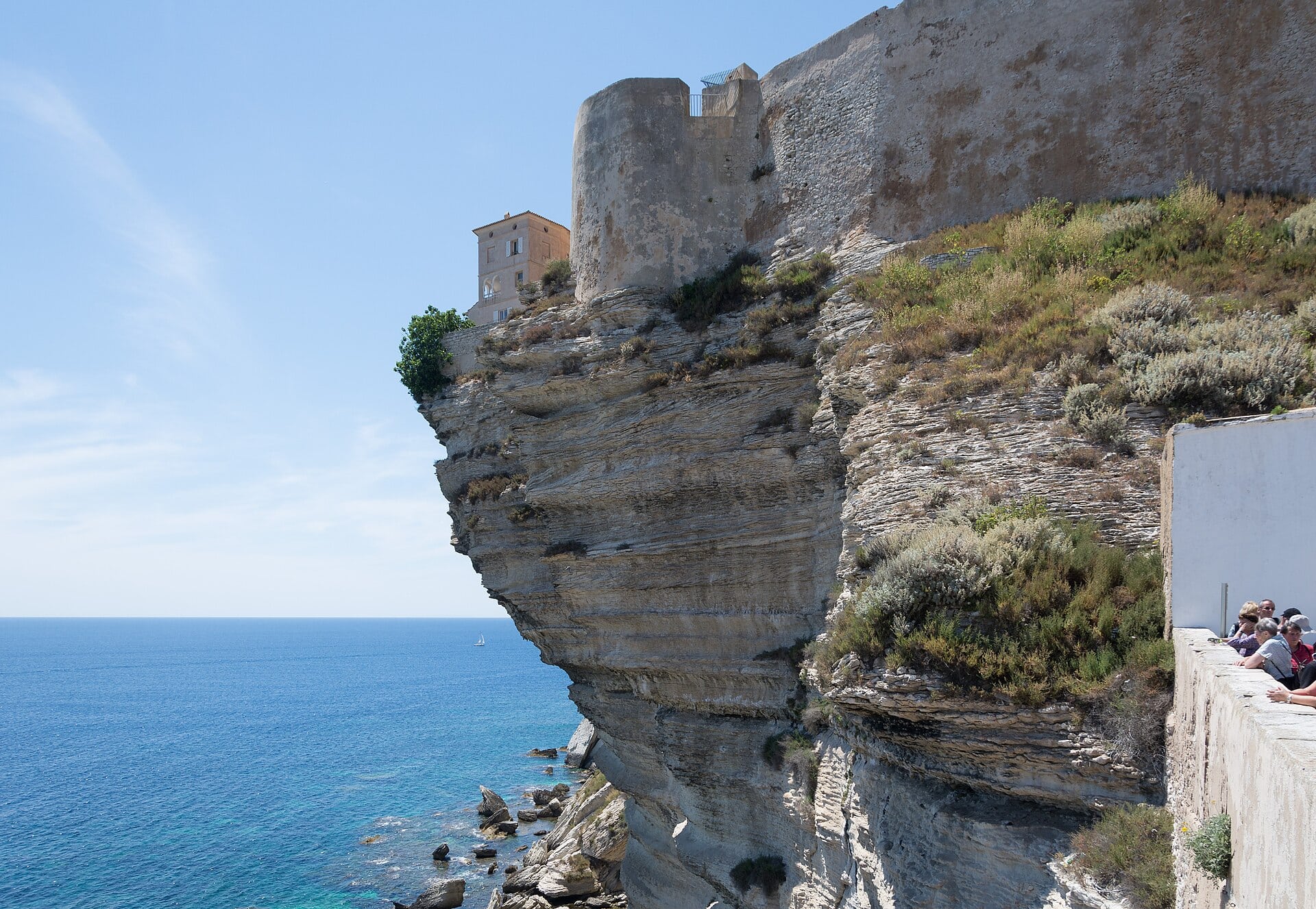 Bonifacio, Corsica: 11 lucruri de văzut și de făcut 4 Orașul vechi (Haute Ville) și cetatea maiestuoasă