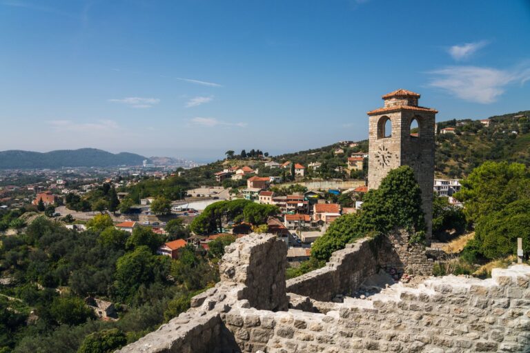 Montenegro: guide, tips och vad du ska se 2026 4 Bar och Stari Bar: 10 tips på ruiner, hamn och Europas äldsta oliv