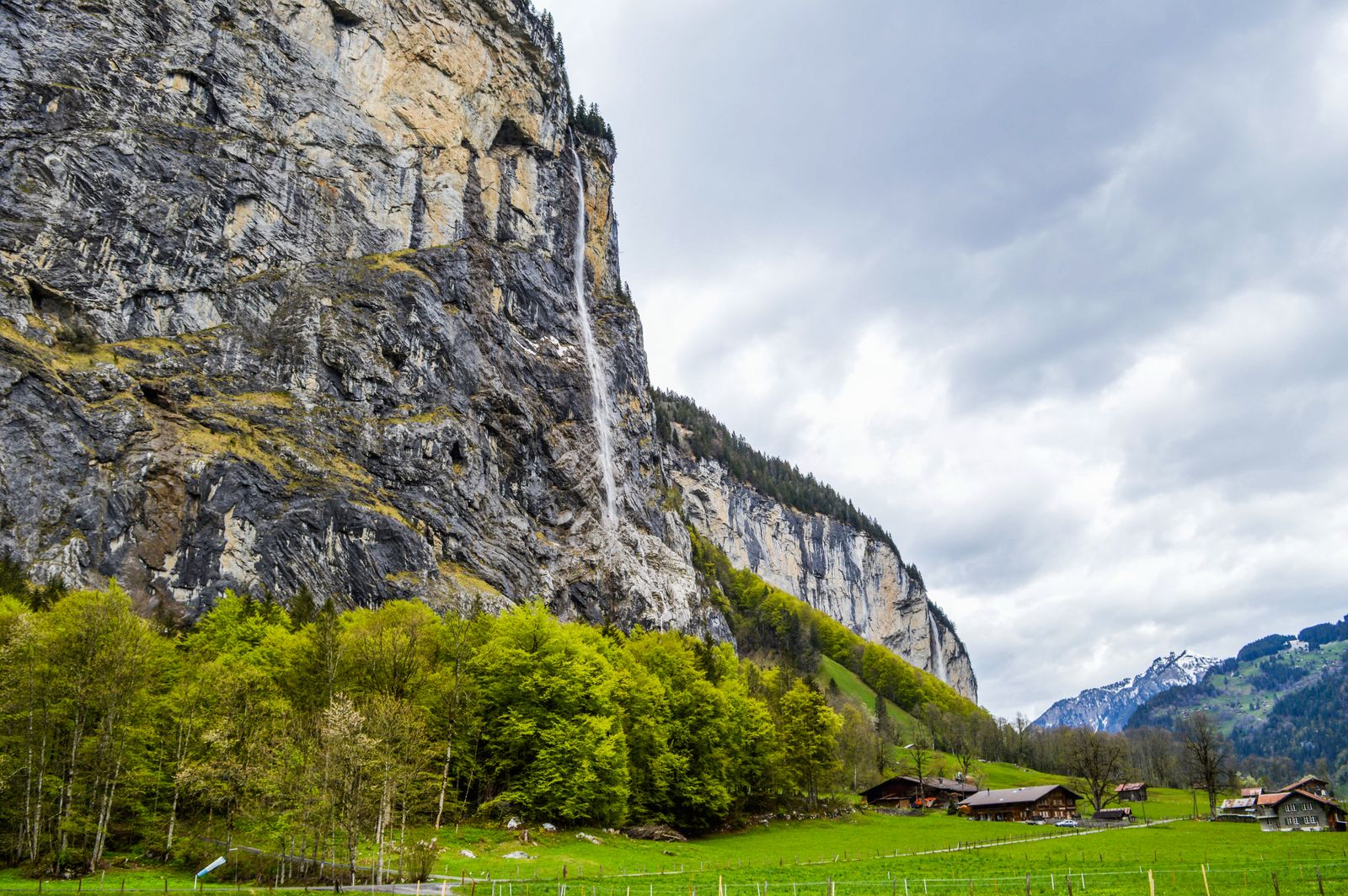Lauterbrunnen: 12 tipů, co vidět v údolí 72 vodopádů 7 Staubbachfall