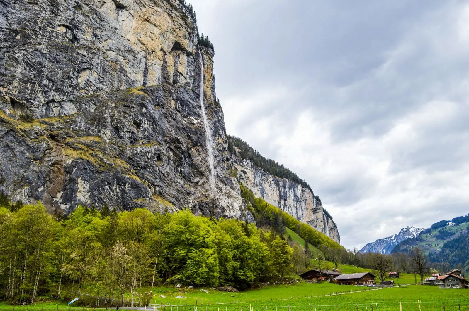 Lauterbrunnen, Svájc: 12 tipp, mit nézz meg a 72 vízesés völgyében 7 Staubbachfall