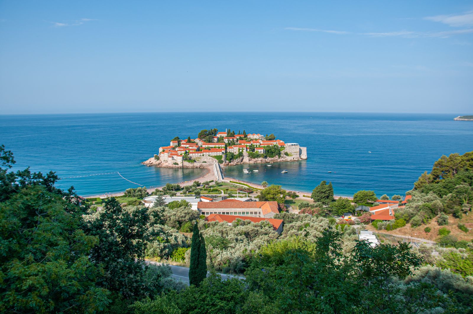 Sveti Stefan, Černá Hora: 10 tipů na nejfotogeničtější ostrov Jadranu 7 Aman Sveti Stefan: znovuotevření 1. 7. 2026