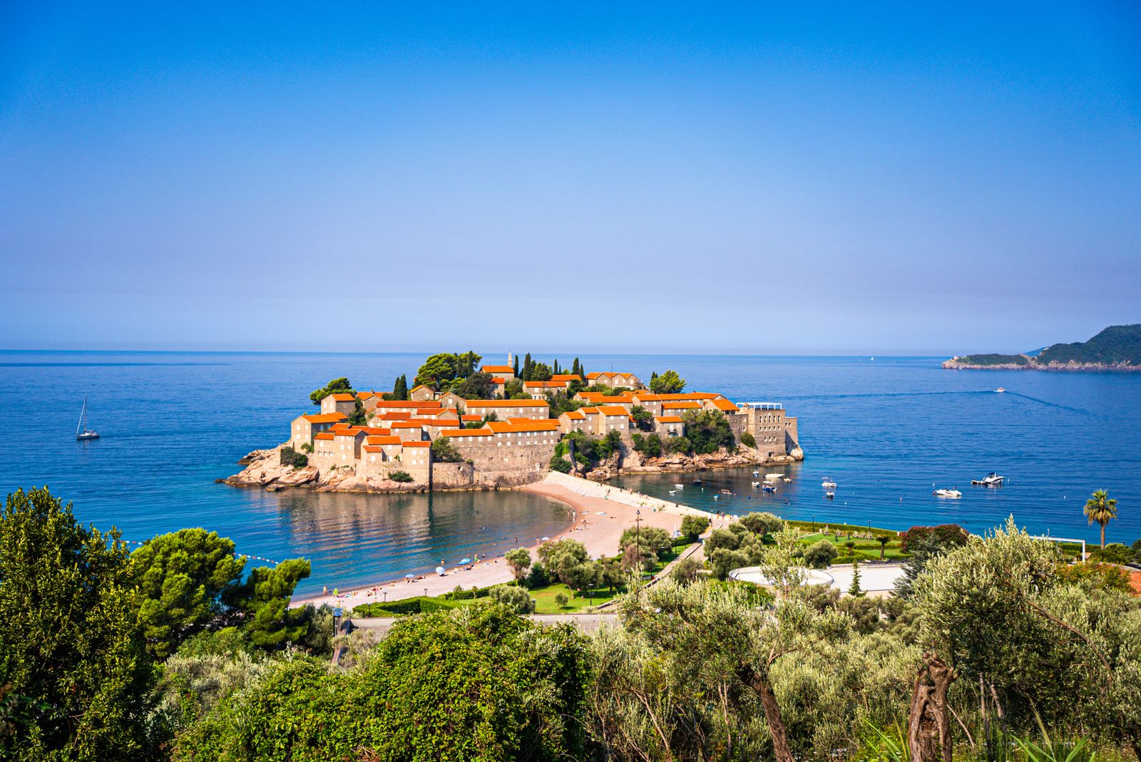 Sveti Stefan, Černá Hora: 10 tipů na nejfotogeničtější ostrov Jadranu 13 Pěší stezka Budva – Sveti Stefan