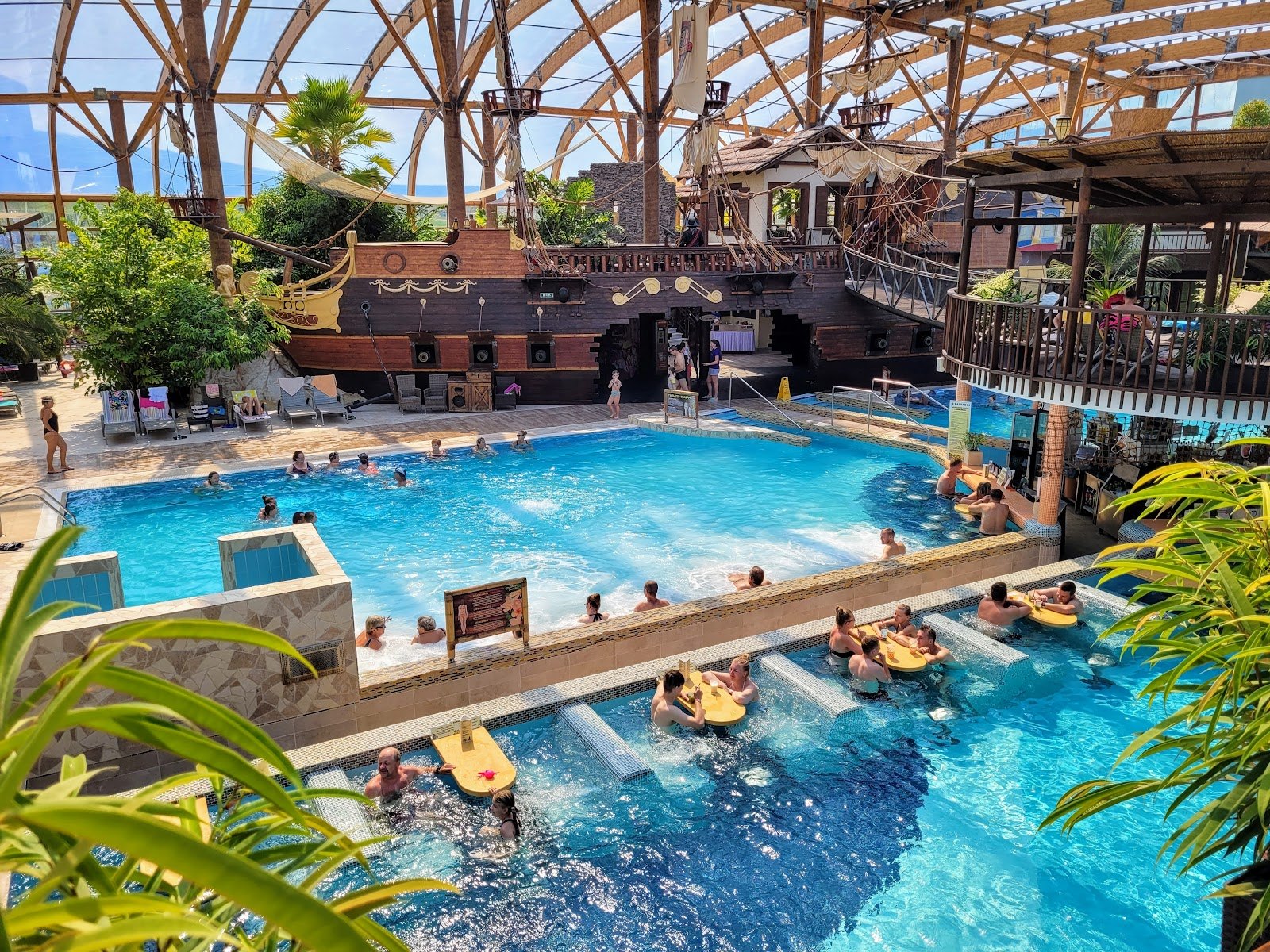 Best Aquaparks in Slovakia: 8 Spots to Visit with Kids in 2026 2 The Tropical Paradise indoor hall at Tatralandia aquapark