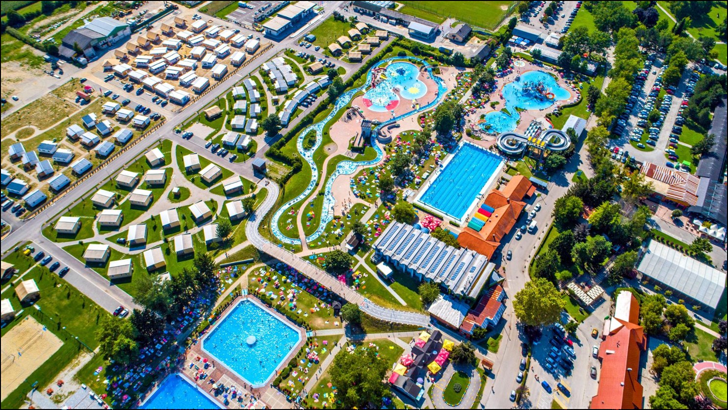 Les meilleurs thermes de Slovénie : 13 stations thermales pour 2026 2 Vue aérienne de l'univers aquatique des Terme Čatež