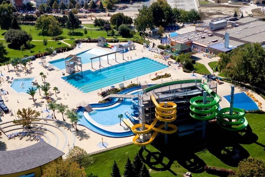 Les meilleurs thermes de Slovénie : 13 stations thermales pour 2026 5 Bassins extérieurs avec toboggans colorés aux Terme Ptuj