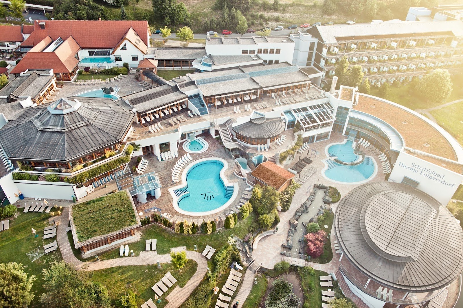 Největší aquaparky v Evropě: 10 obřích vodních světů 10 Letecký pohled na rozlehlou Therme Loipersdorf