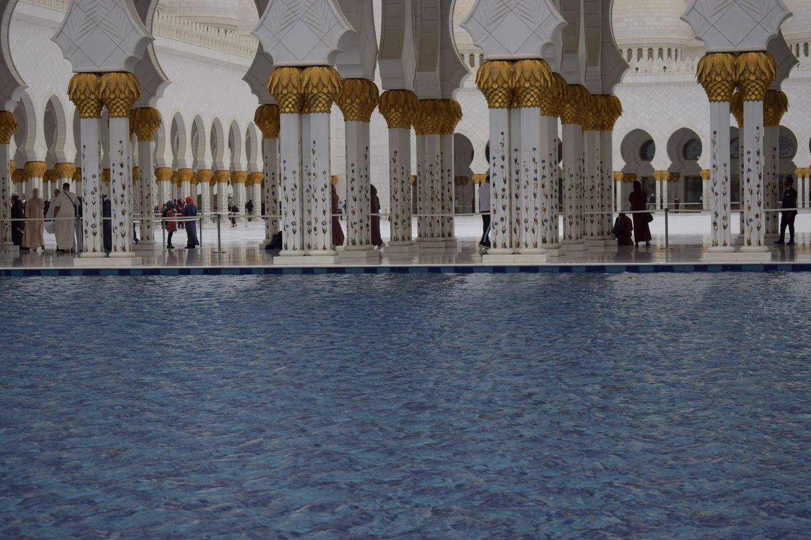 Abu Dhabi: 21 dicas do que ver e quando ir 3 Pátio da Mesquita Sheikh Zayed