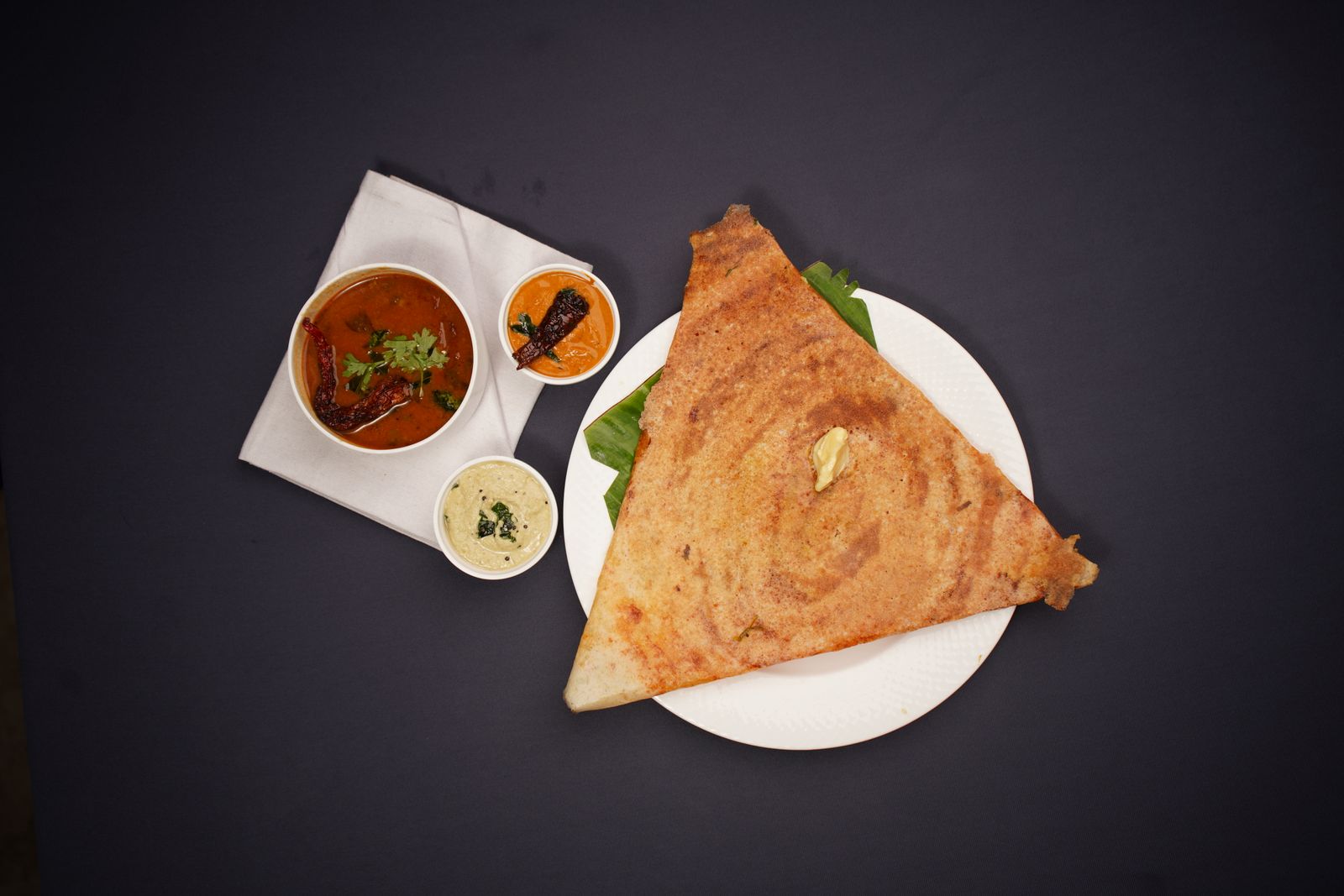 Abu Dhabi: 21 dicas do que ver e quando ir 24 Dosa do sul da Índia — banquete vegetariano por poucos dirhams
