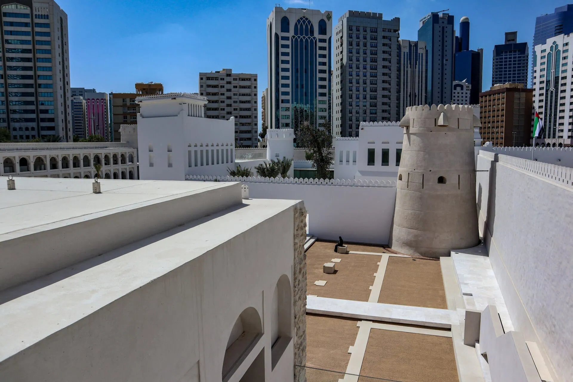 Dovolená v Abu Dhabi: 21 tipů co vidět a kdy jet 7 Pevnost Qasr Al Hosn, nejstarší budova města