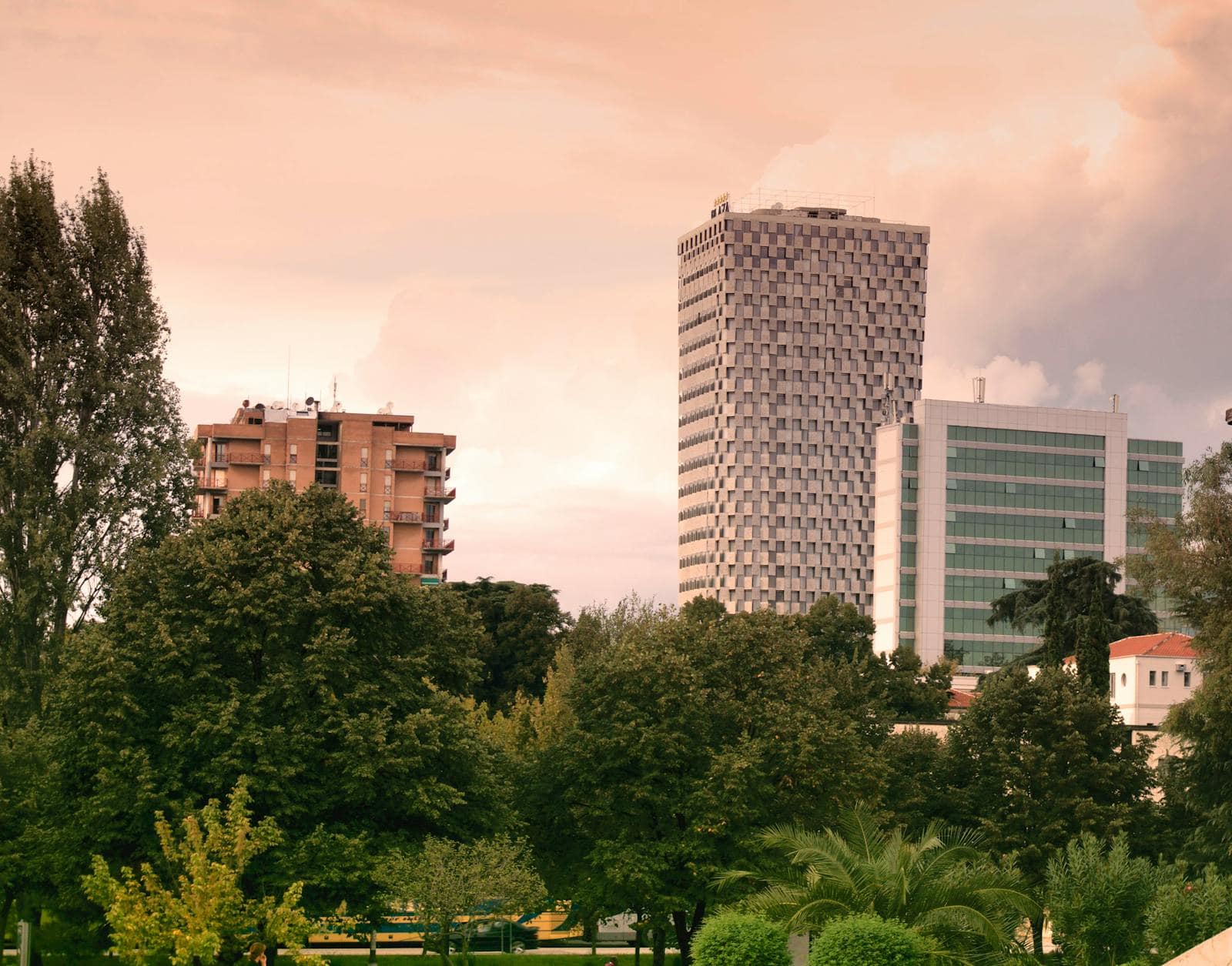 Tirana, Albania: 14 lucruri de văzut în capitală în 2026 1 Rezumat pentru cei care nu au timp să citească tot articolul