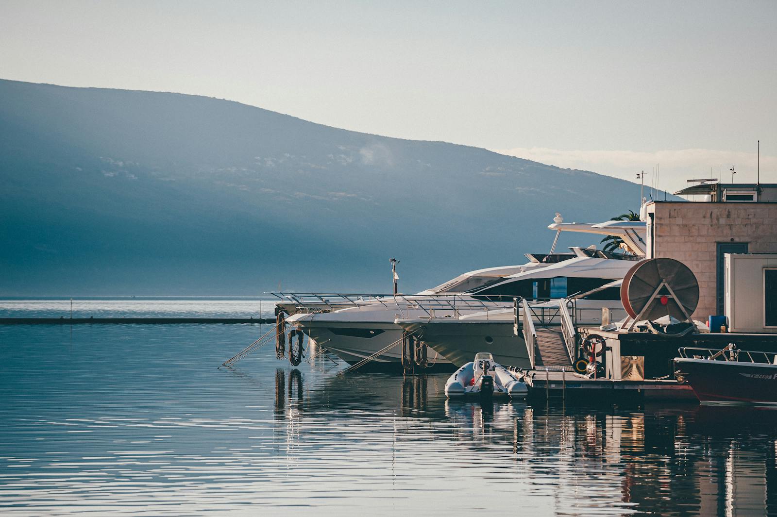Tivat a Porto Montenegro: 10 tipů na luxusní marinu i okolí 3 Kde se ubytovat v Tivatu