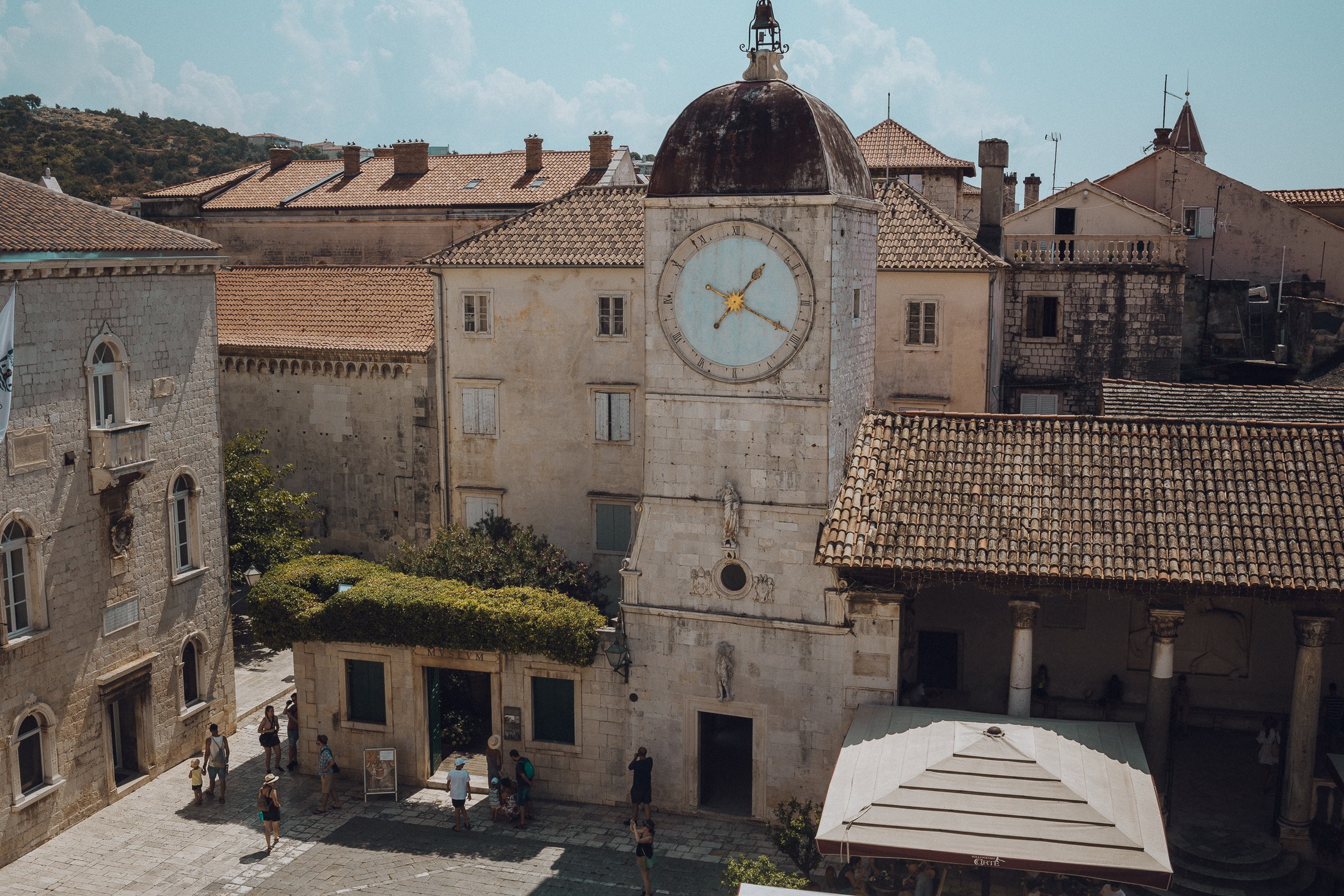 Trogir, Kroatien: 12 tips på vad du ska se och göra 2026 1 Historiska Trogir med klocktorn