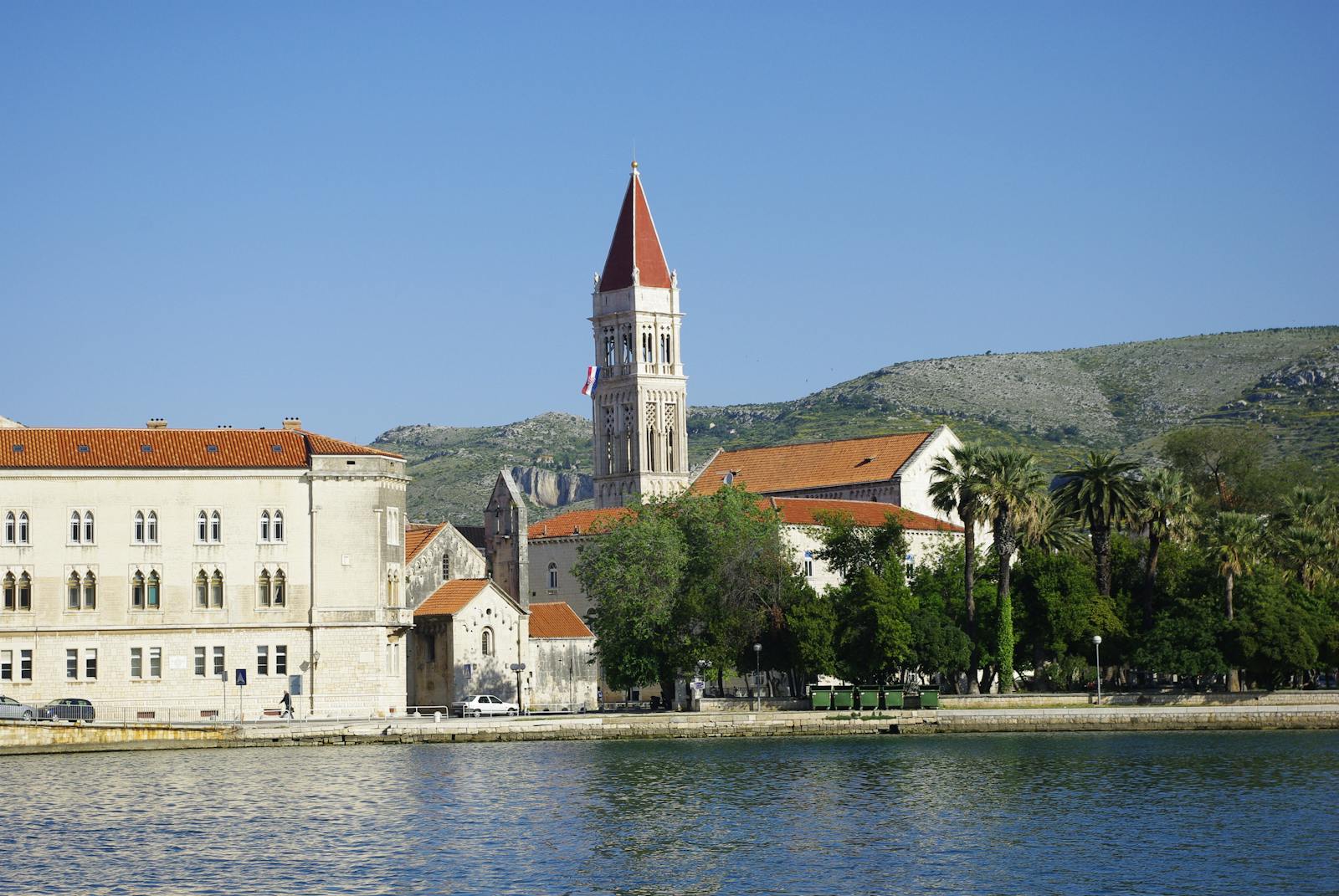 Trogir, Kroatien: 12 tips på vad du ska se och göra 2026 2 Gamla stan i Trogir från ovan