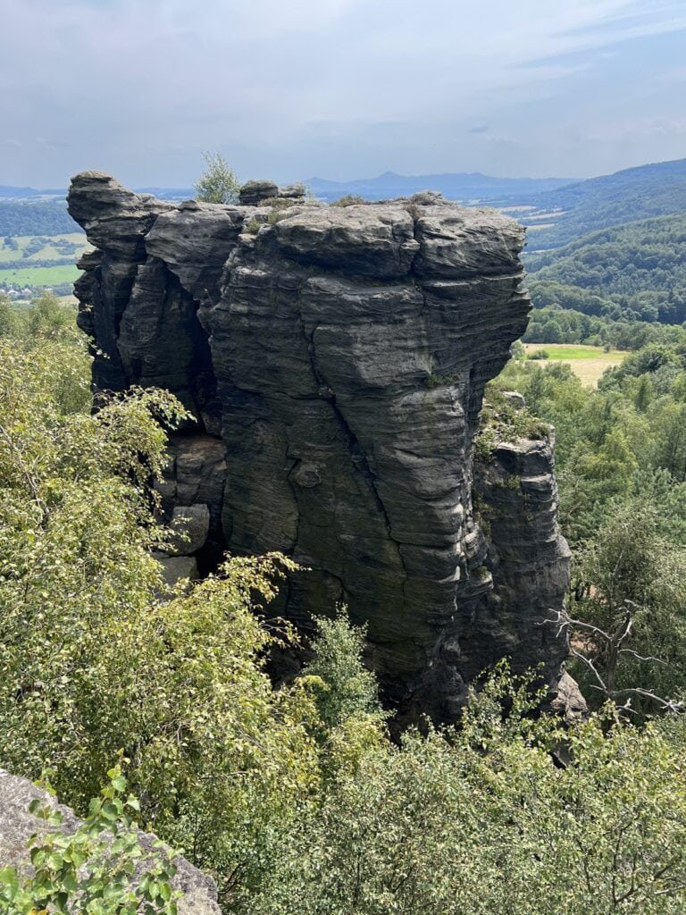 Pískovcová skalní věž v Tiských stěnách