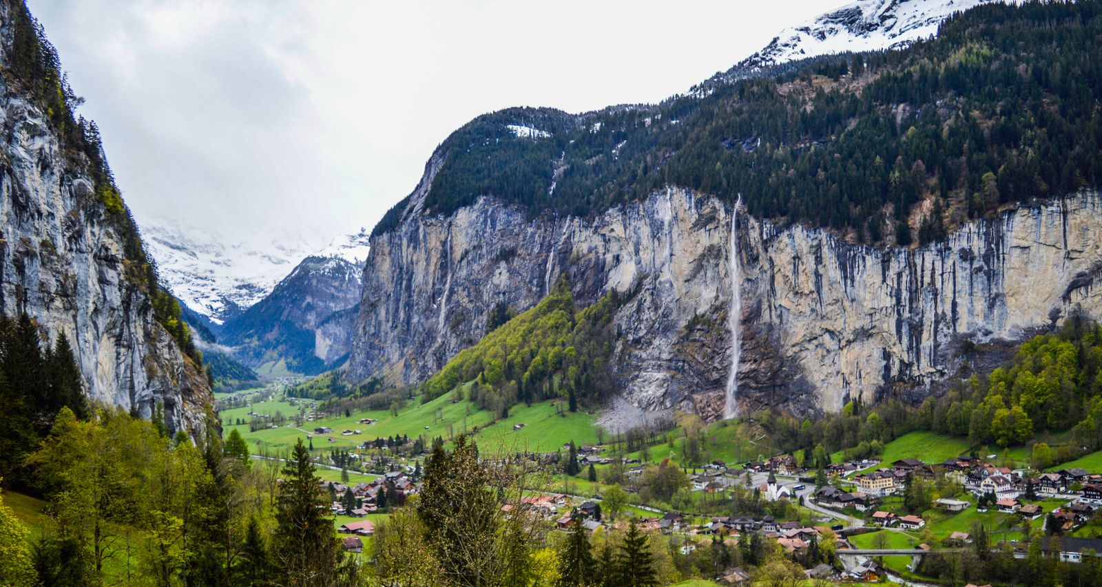 Lauterbrunnen: 12 tipů, co vidět v údolí 72 vodopádů 9 Údolí 72 vodopádů a trek do Stechelbergu
