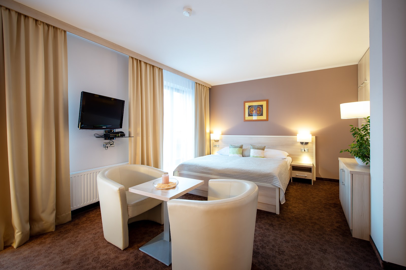 Uherské Hradiště: 9 tips på vad du ska se i Slováckos huvudstad 2026 2 Hotellrum i centrum av Uherské Hradiště