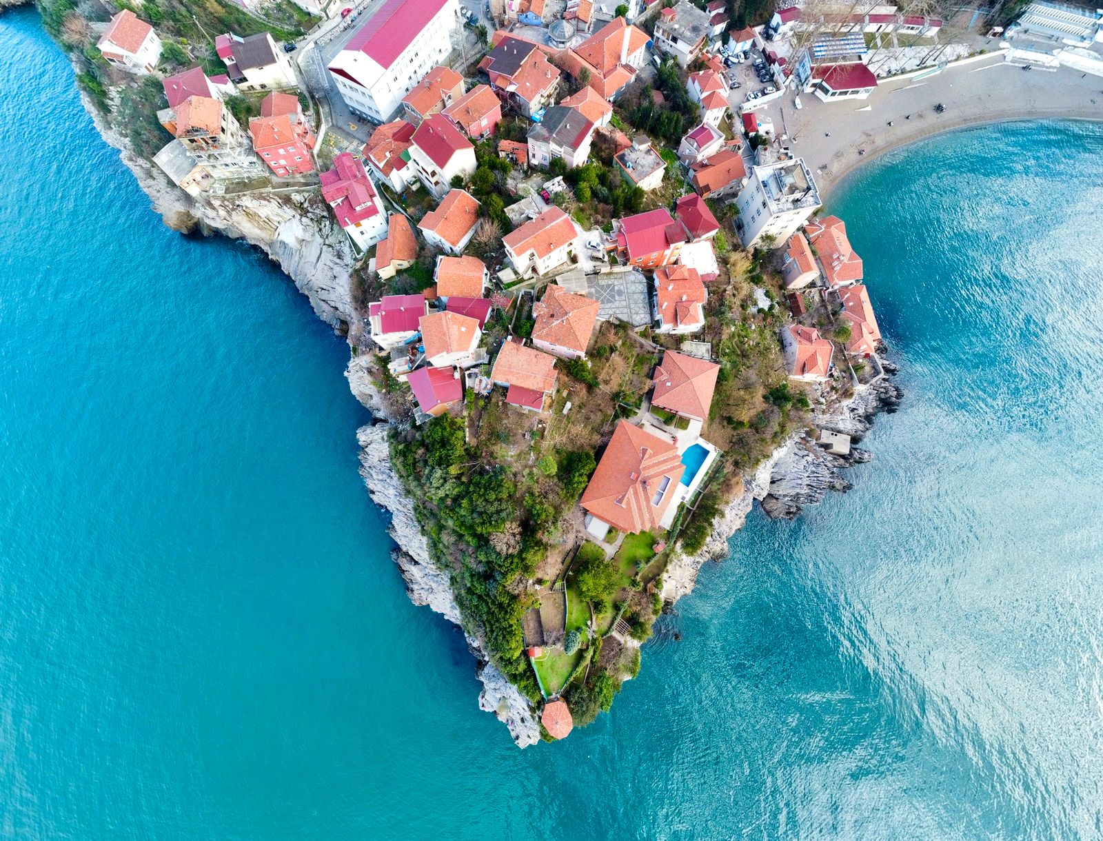 Ulcinj, Velika Plaža a Ada Bojana: 11 tipů na nejjižnější pobřeží Černé Hory 15 Autentická atmosféra a albánská gastronomie
