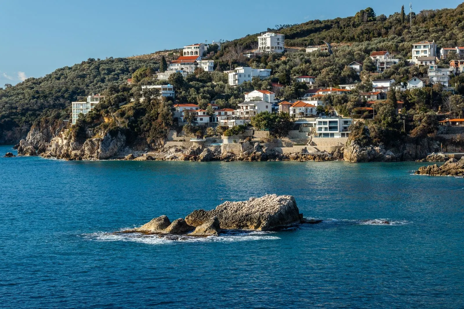Ulcinj Montenegró: 11 tipp a legdélibb tengerpartra (Velika Plaža és Ada Bojana) 2 Mikor érdemes Ulcinj környékére utazni