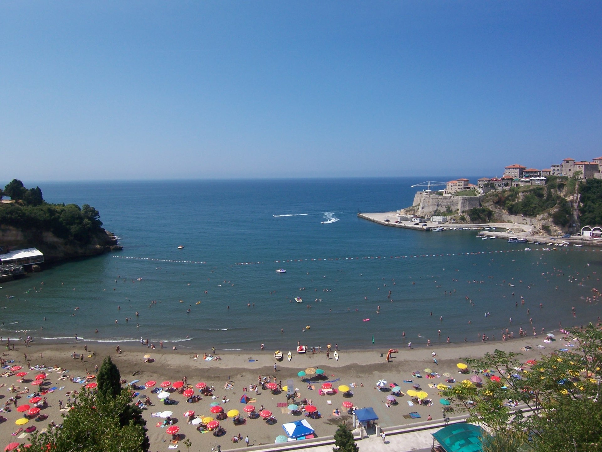 Ulcinj, Velika Plaža a Ada Bojana: 11 tipů na nejjižnější pobřeží Černé Hory 6 Mala Plaža přímo pod hradbami