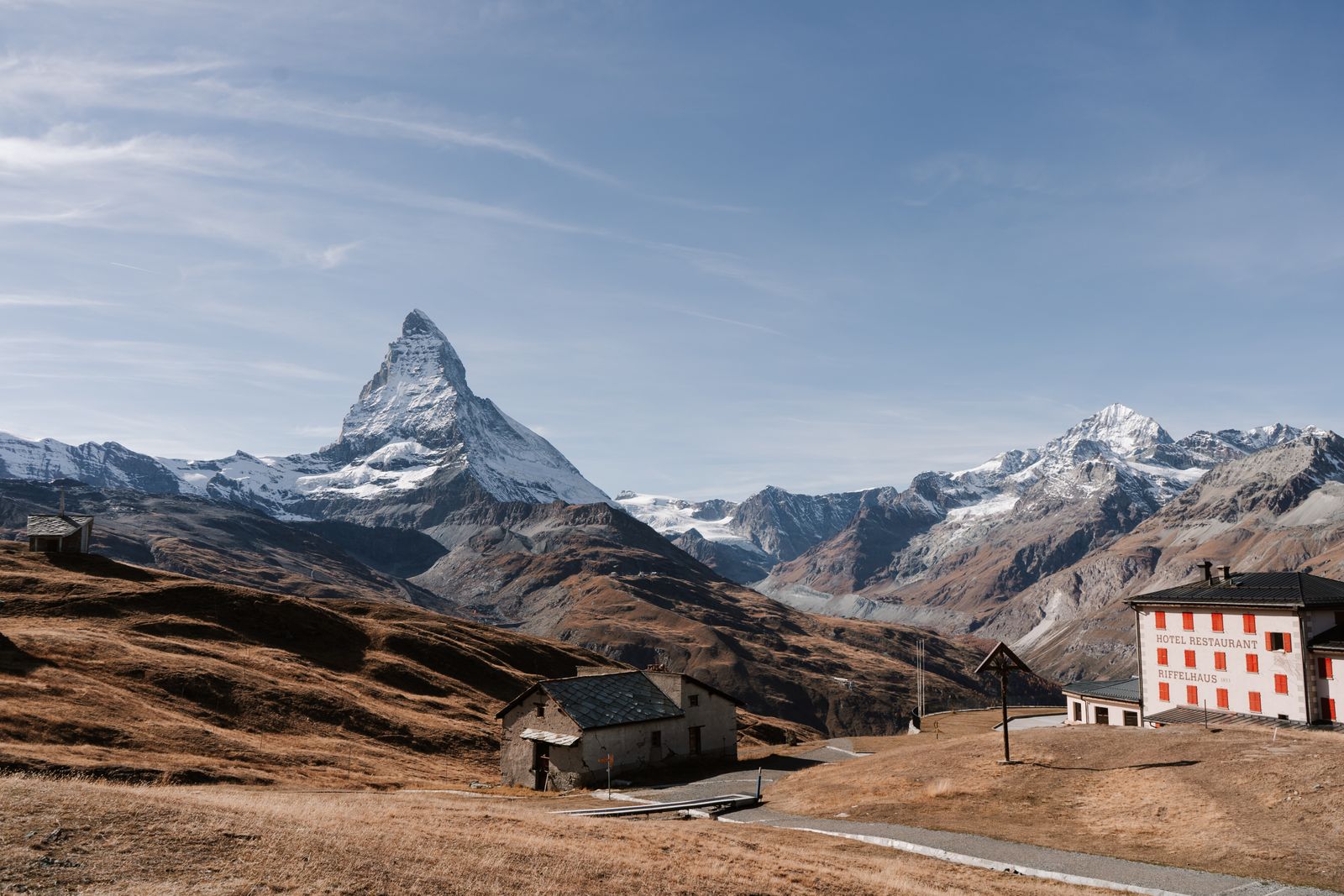Zermatt a Matterhorn: 17 tipov, čo vidieť a robiť v roku 2026 17 Uličky Hinterdorf a výborné jedlo