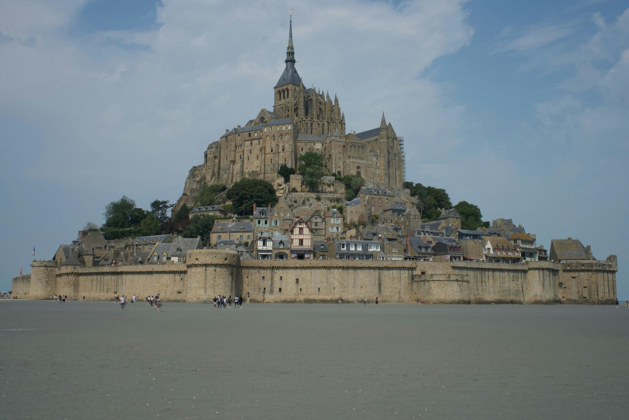 Când să mergi în Franța: 12 lucruri de știut 4 Abația Mont-Saint-Michel din Normandia la reflux