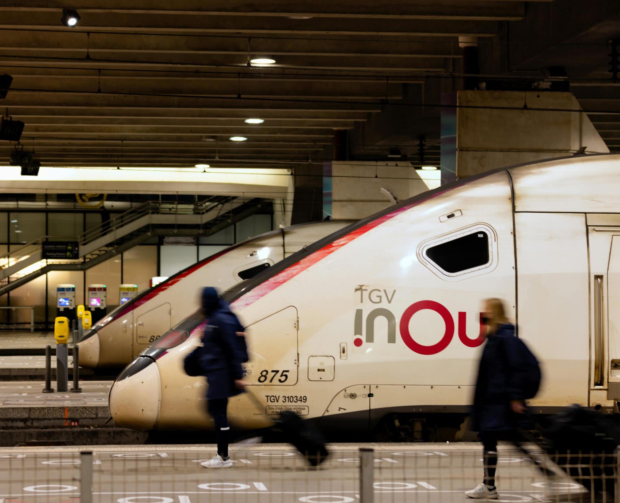 Când să mergi în Franța: 12 lucruri de știut 7 Trenul de mare viteză TGV inOui într-o gară franceză