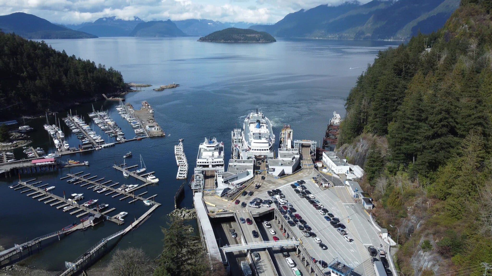 Sea-to-Sky Highway : la plus belle route de Vancouver à Whistler (Canada) en 2026 4 Horseshoe Bay: přístav a trajektový terminál