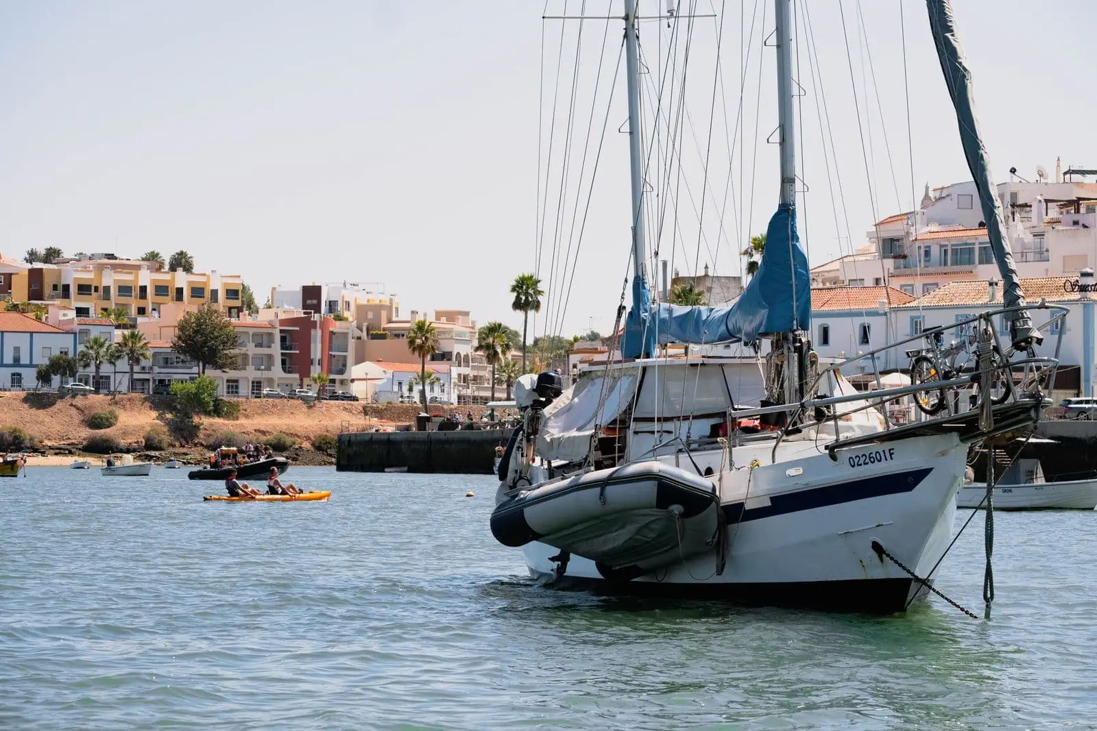 Vilamoura, Portugalsko: 15 tipov, čo vidieť a robiť + kde bývať 18 Prejdite si útesový chodník Percurso das Falésias