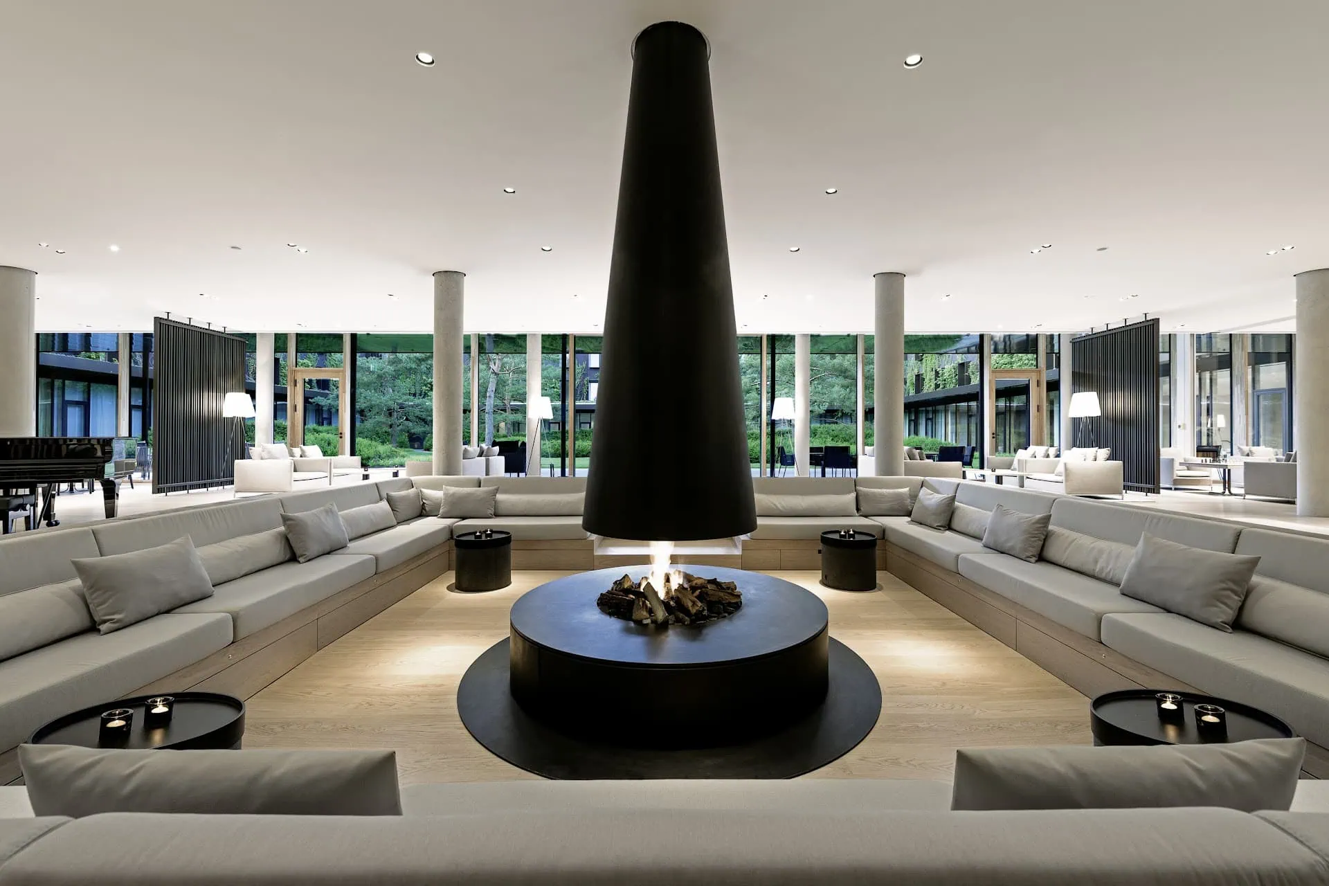 Lanserhof Tegernsee — lobby minimalista della più famosa medical spa al mondo