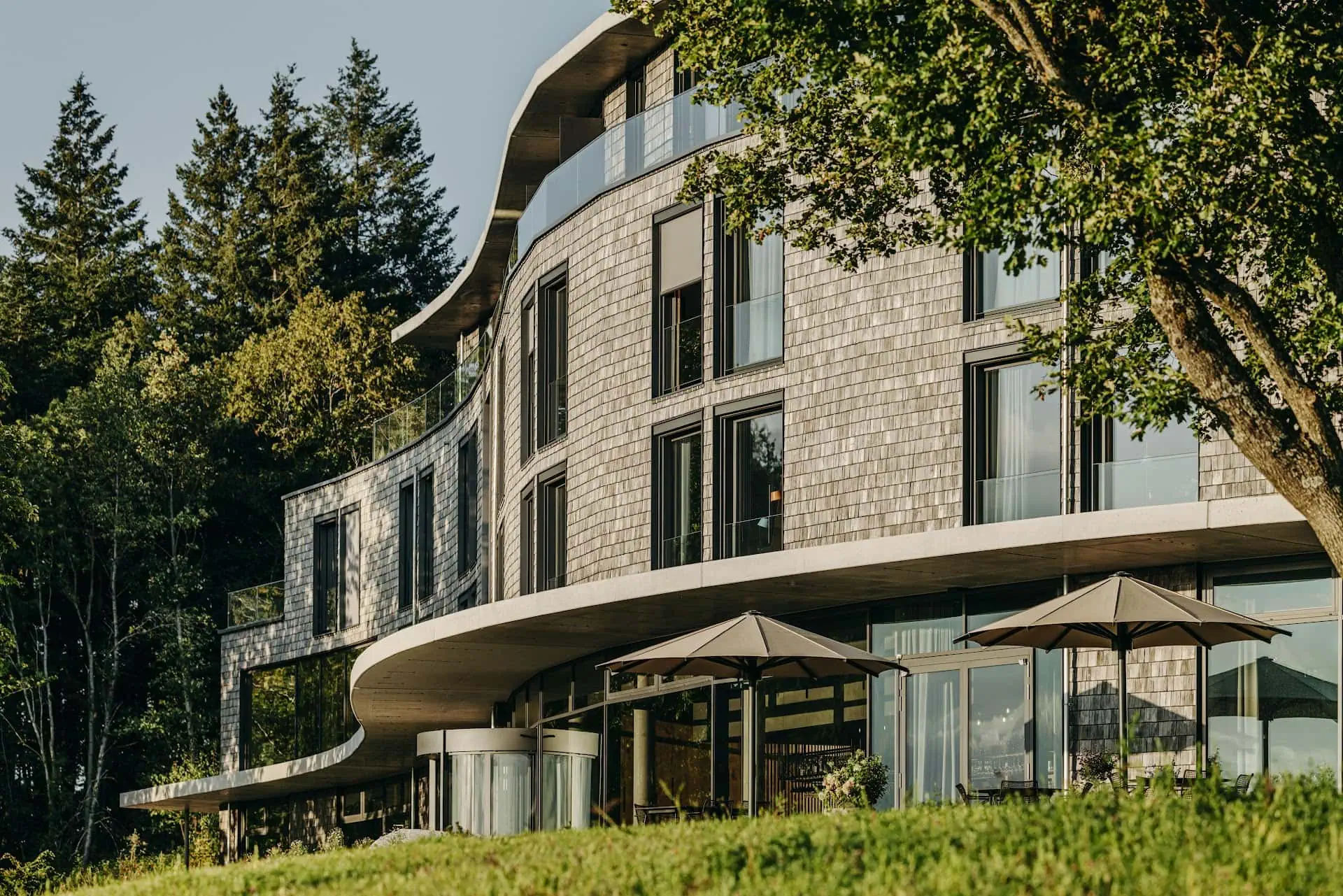 Luisenhöhe Gesundheitsresort — architettura moderna sopra Friburgo