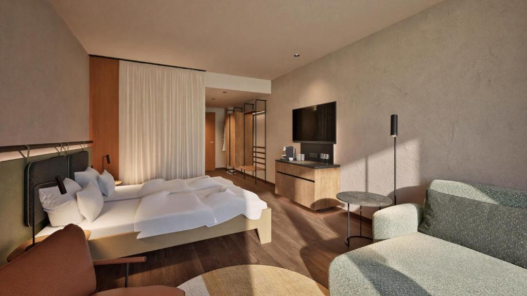 Wellness hotely v Rakousku: 12 míst, kam se budete vracet rok co rok 6 Moderní hotelový pokoj v TAUERN SPA Kaprun pod Kitzsteinhornem