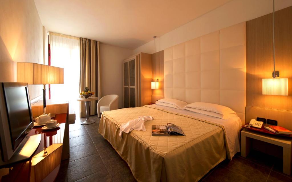 Wellness hotely v Toskánsku: 12 termálních lázní, které znali už Římané 10 Hotelový pokoj v Grand Hotel Admiral Palace v Chianciano Terme