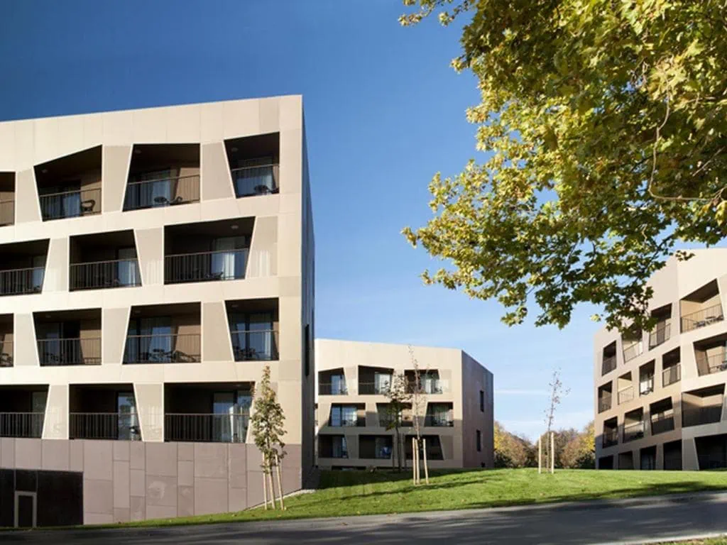 Moderné budovy hotela Well v Terme Tuhelj v chorvátskom Zagorje