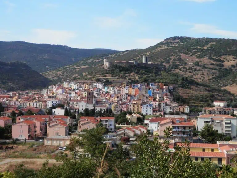 Itálie 18 Severozápad Sardinie: 10 tipů na La Pelosu, Bosu a Castelsardo 2026