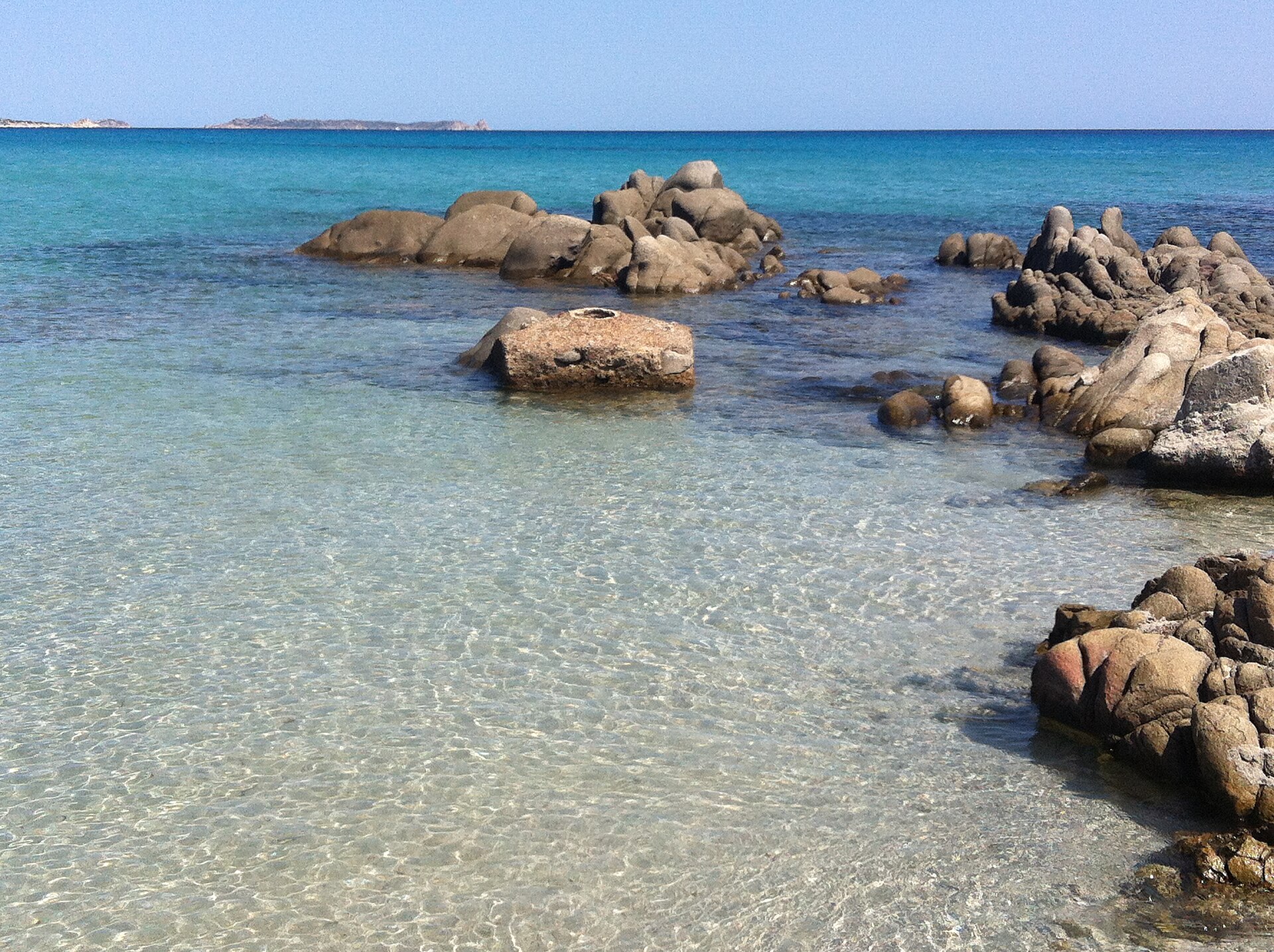 Pláž Porto Giunco u Villasimius s lagunou