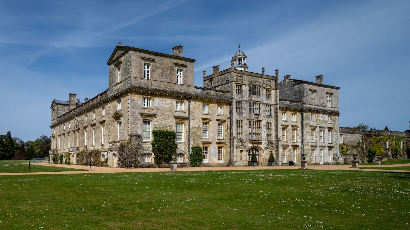 Stonehenge en Angleterre : billets, accès et 12 idées aux alentours en 2026 19 Wilton House : le décor de la série The Crown