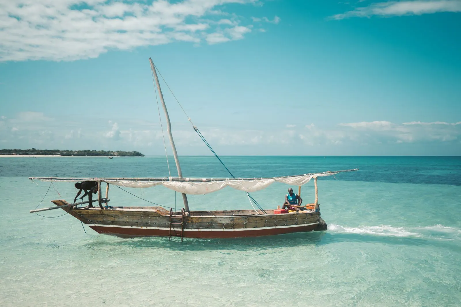 Zanzibár utazás: 21 tipp, mit érdemes látni és mikor menj 2026-ban 14 Hajóút hagyományos dhow vitorlással